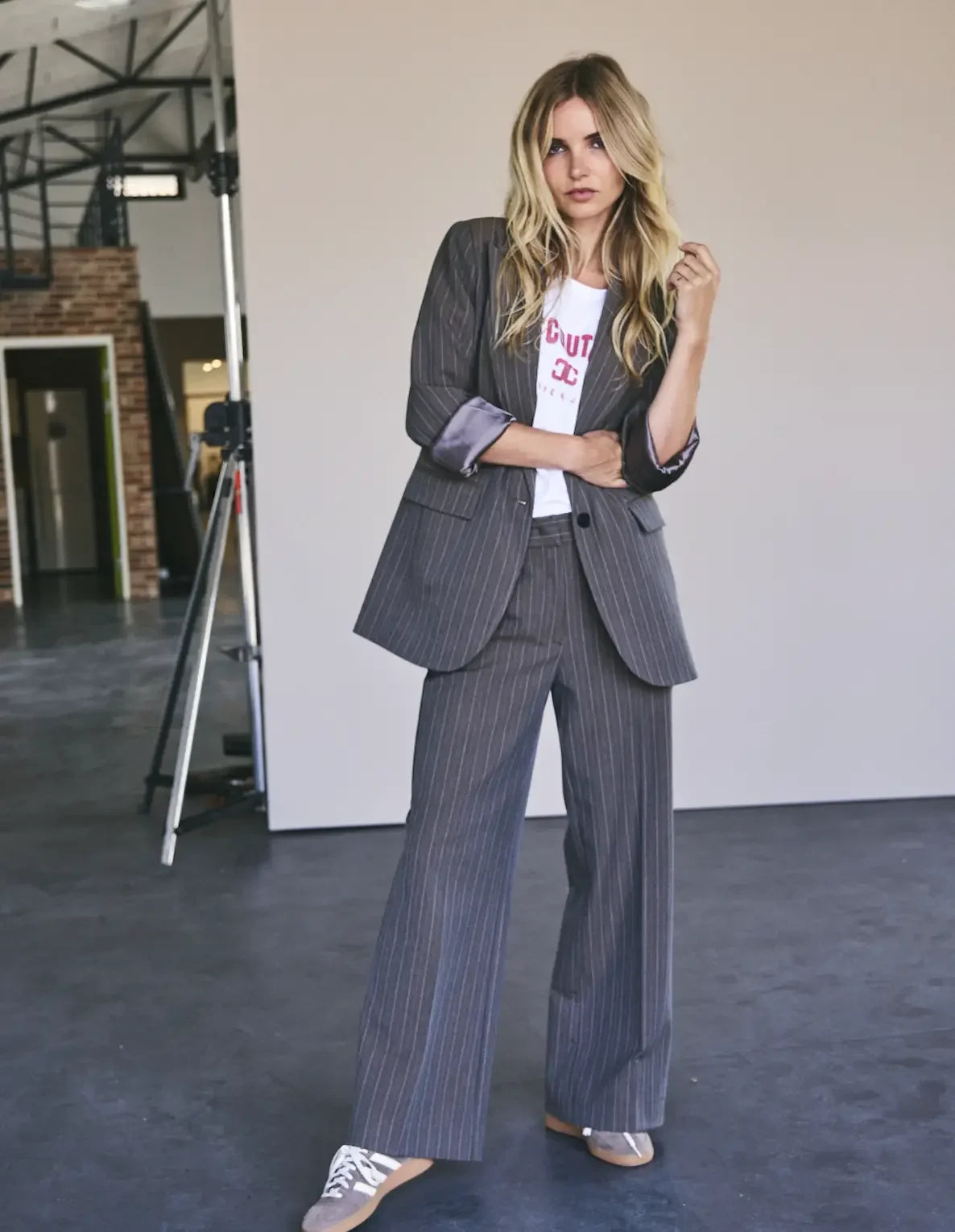 Intelligenter einkaufen mit personalisiertem Styling von nachhaltigen Online-Modegeschäften