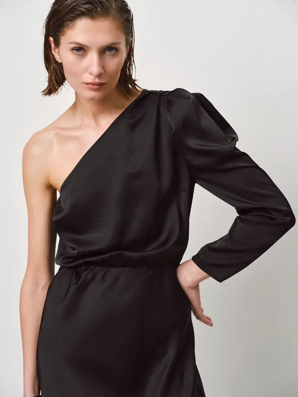 Treten Sie ins Rampenlicht mit der asymmetrischen Abendkleid-Kollektion von HEIDA Fashion