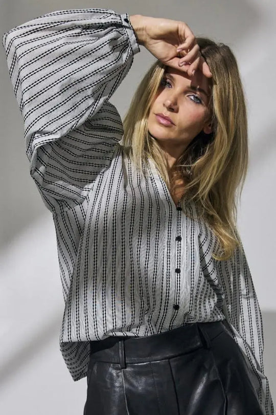 Co’Couture Noracc V-Shirt – Schicke Bluse in Schwarz-Weiß-Co'couture-HEIDA Fashion