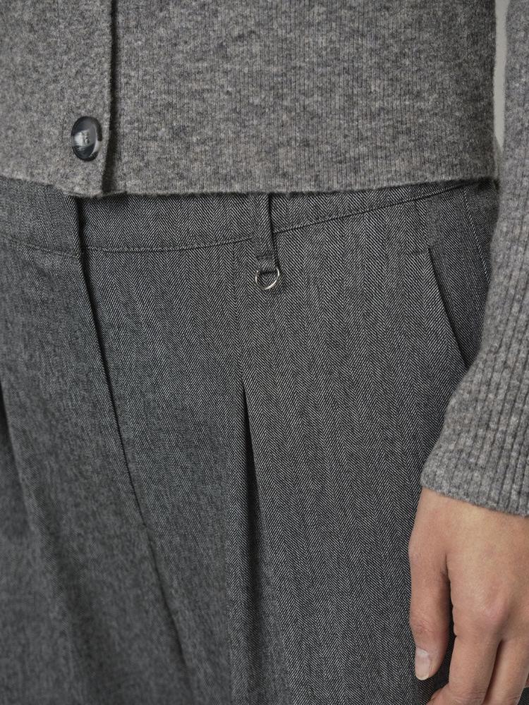 Klassiche Hose mit Fischgrätmuster