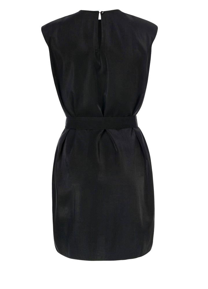 Kurzes schwarzes Kleid, Gerona